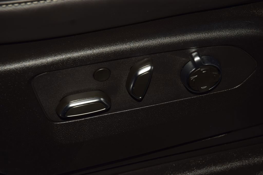 Used 2024 Cadillac Escalade Premium Luxury Platinum image 41