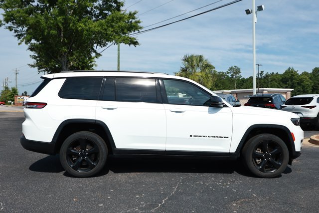 Used 2023 Jeep Grand Cherokee L Laredo RWD image 4
