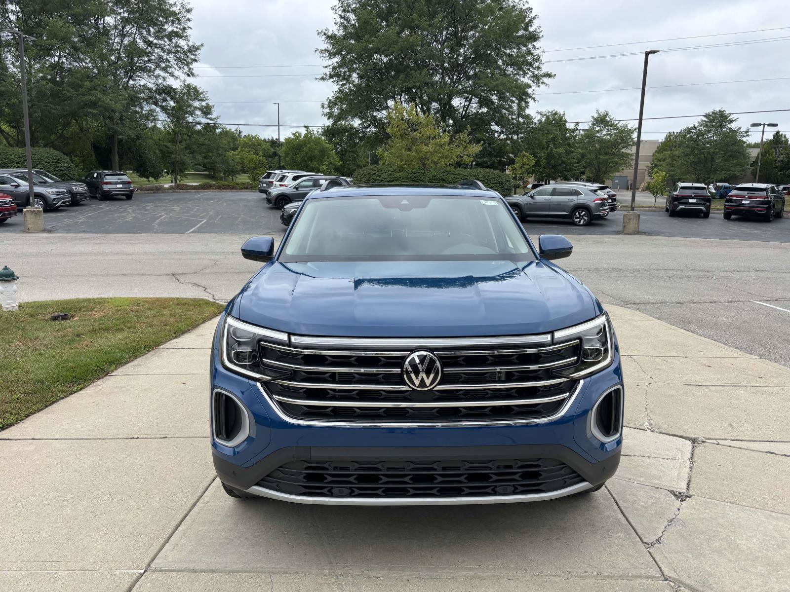 New 2026 Volkswagen Atlas SE AWD/4WD image 2