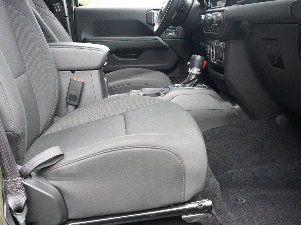 Used 2022 Jeep Wrangler Unlimited Sahara AWD/4WD image 25