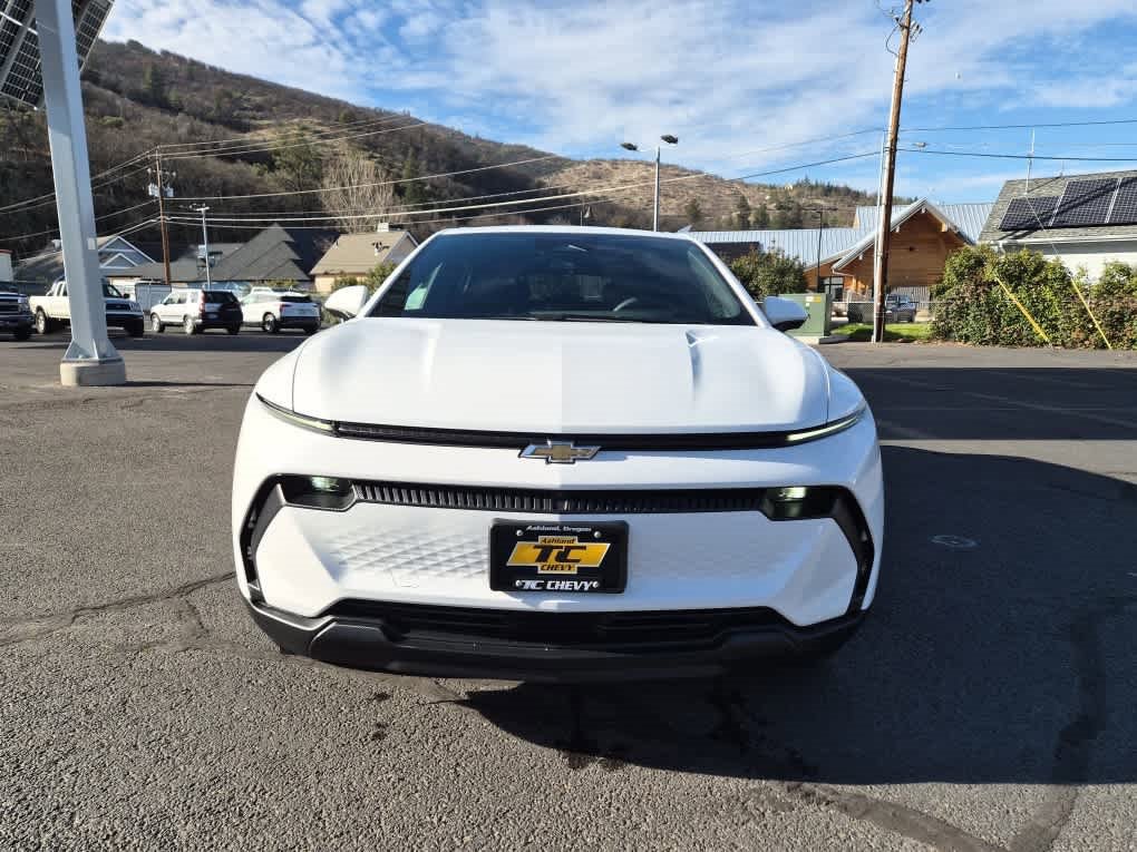New 2026 Chevrolet Equinox EV LT image 2
