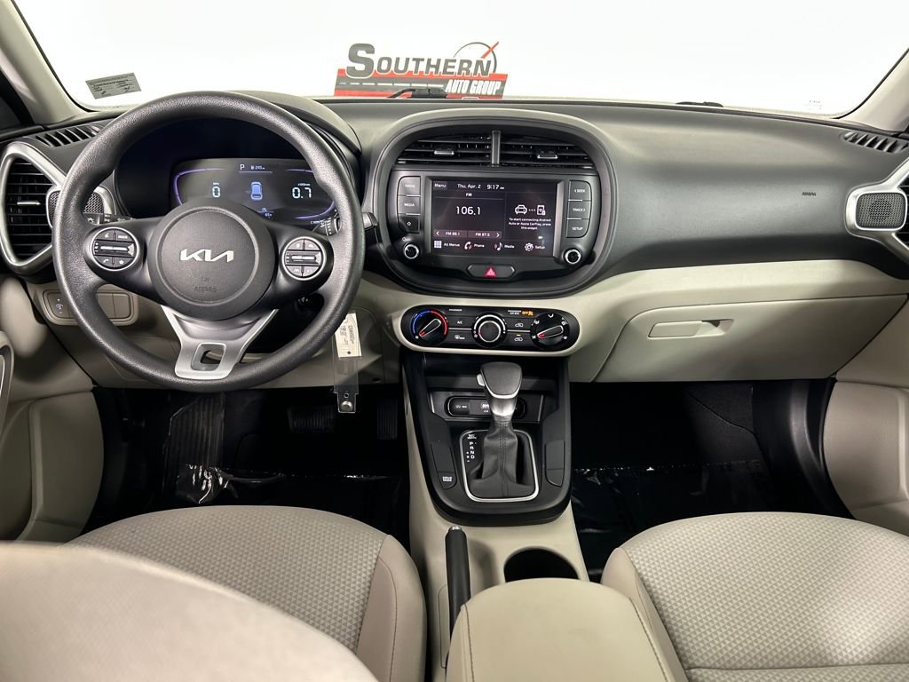 Used 2023 Kia Soul LX w/ LX Technology Package FWD image 18