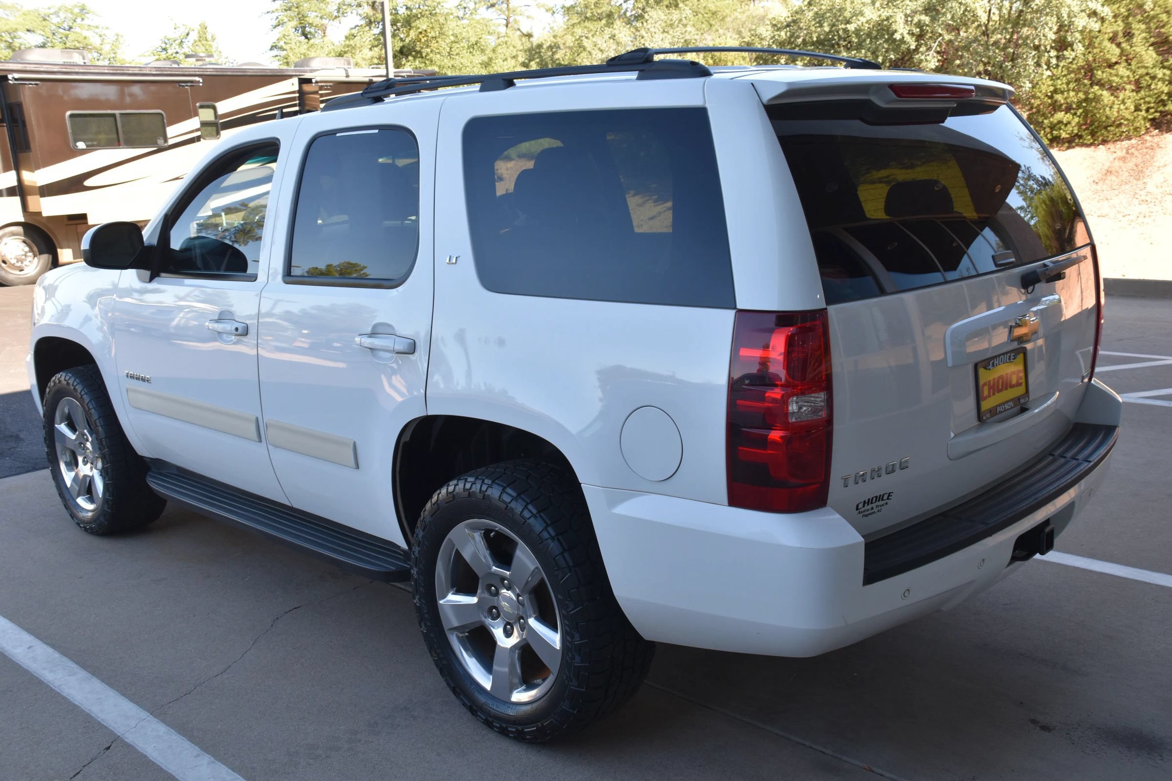 Used 2010 Chevrolet Tahoe LT w/ Luxury Package AWD/4WD image 6