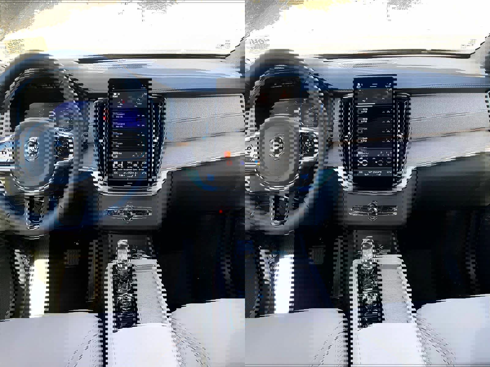 New 2026 Volvo XC90 B5 Plus w/ Protection Package image 9