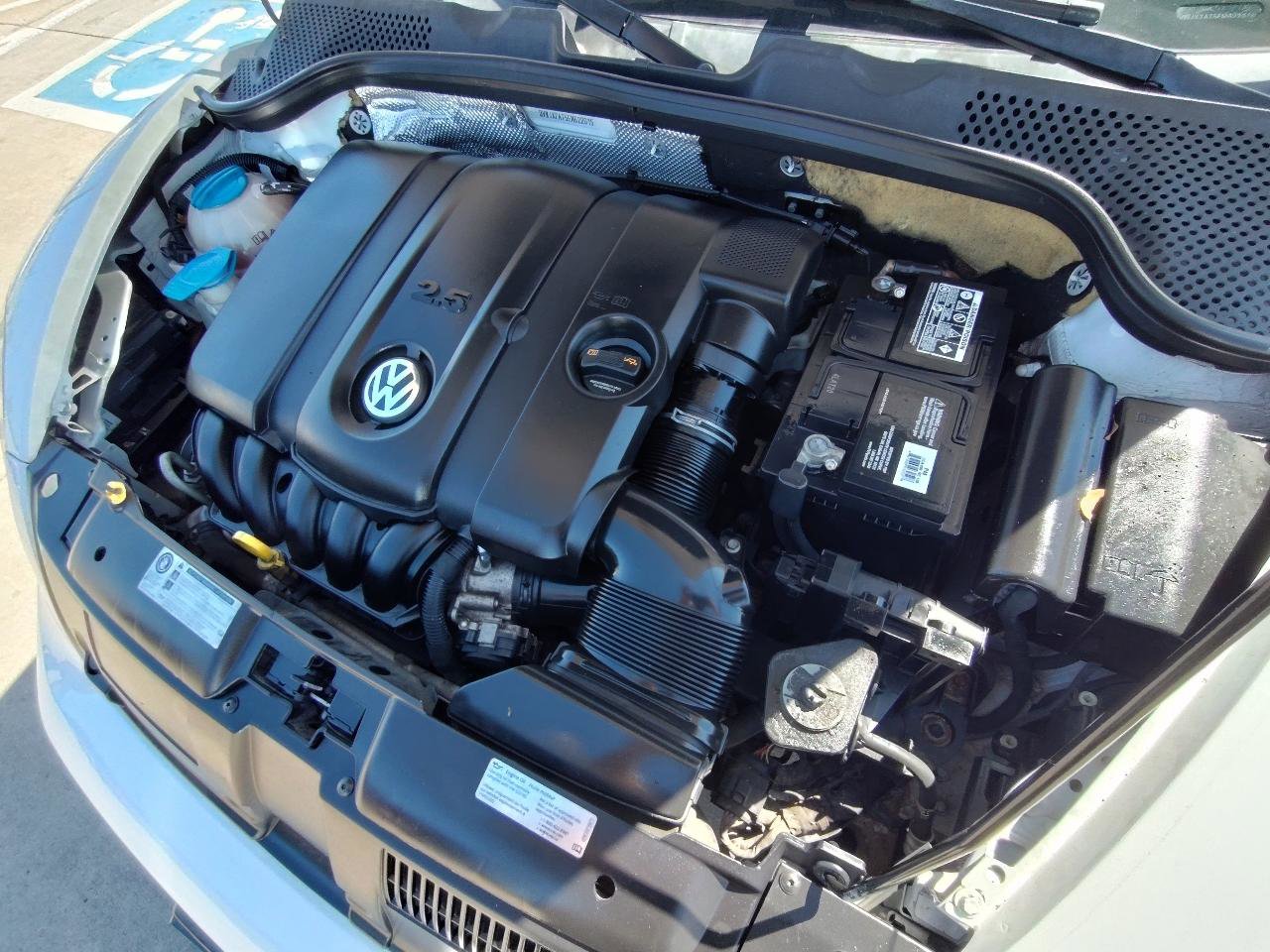 Used 2014 Volkswagen Beetle 2.5 image 39