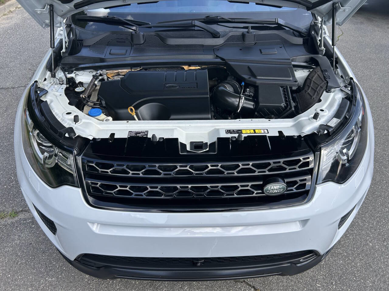 Used 2019 Land Rover Discovery Sport HSE AWD/4WD image 16