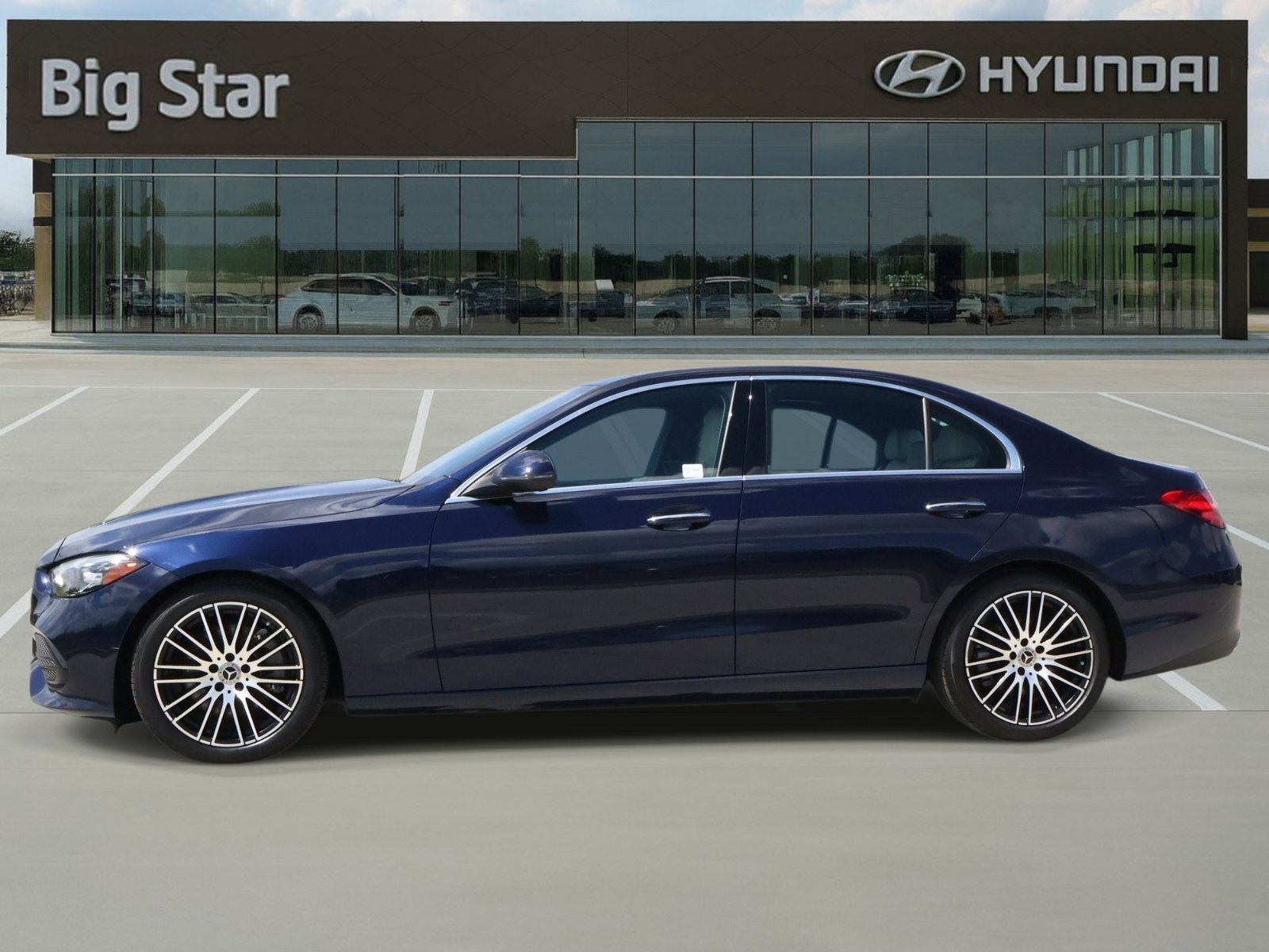 Used 2022 Mercedes-Benz C 300 4MATIC Sedan image 2