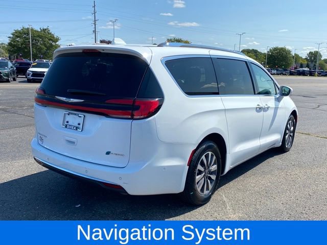 Used 2021 Chrysler Pacifica Touring-L image 3