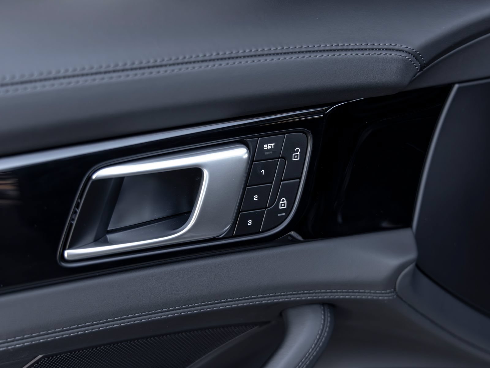 Certified 2022 Porsche Panamera 4S AWD/4WD image 23