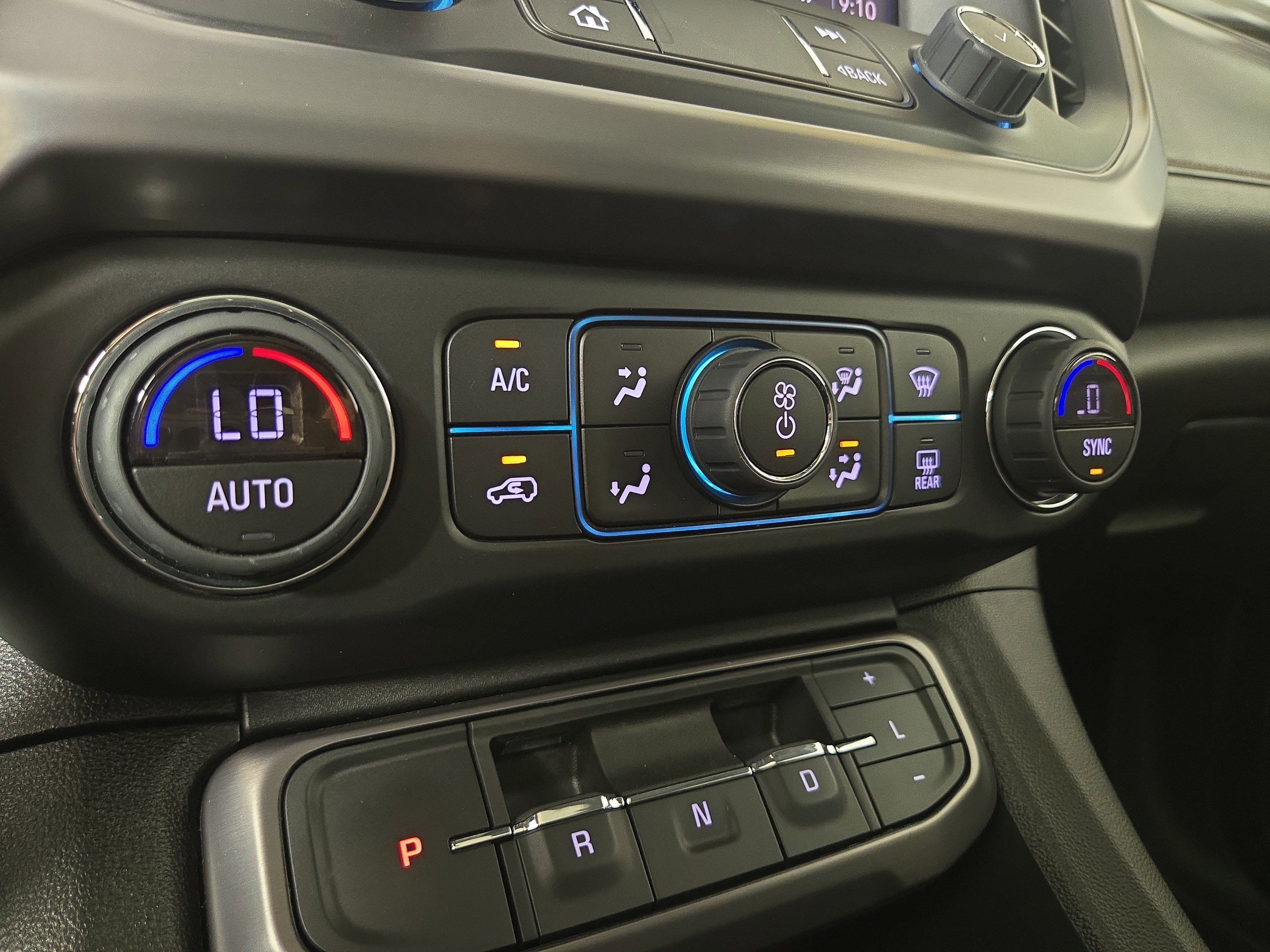 Used 2023 GMC Acadia AT4 w/ GMC Pro Grade Package image 29