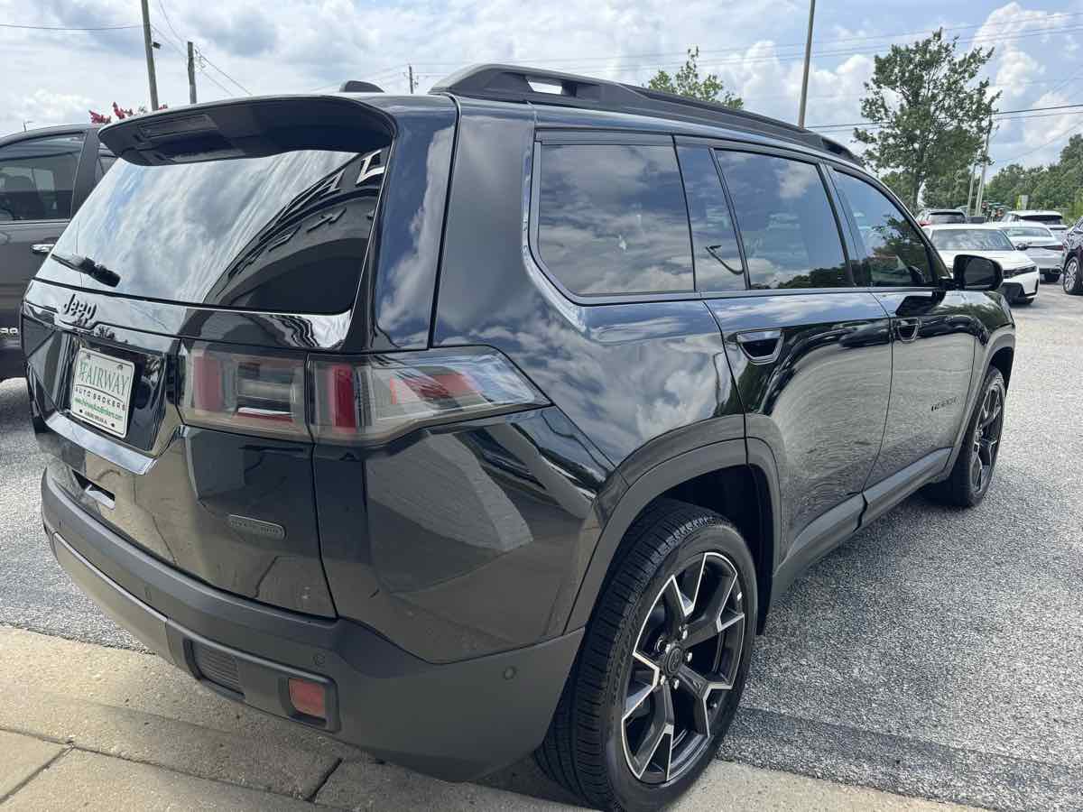 Used 2026 Jeep Cherokee Overland w/ Trailer Tow Group AWD/4WD image 35