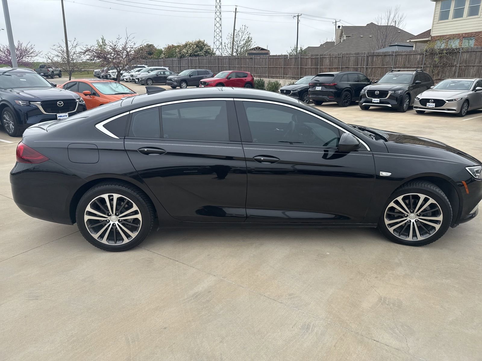 Used 2018 Buick Regal Essence w/ Driver Confidence Package #1 image 4
