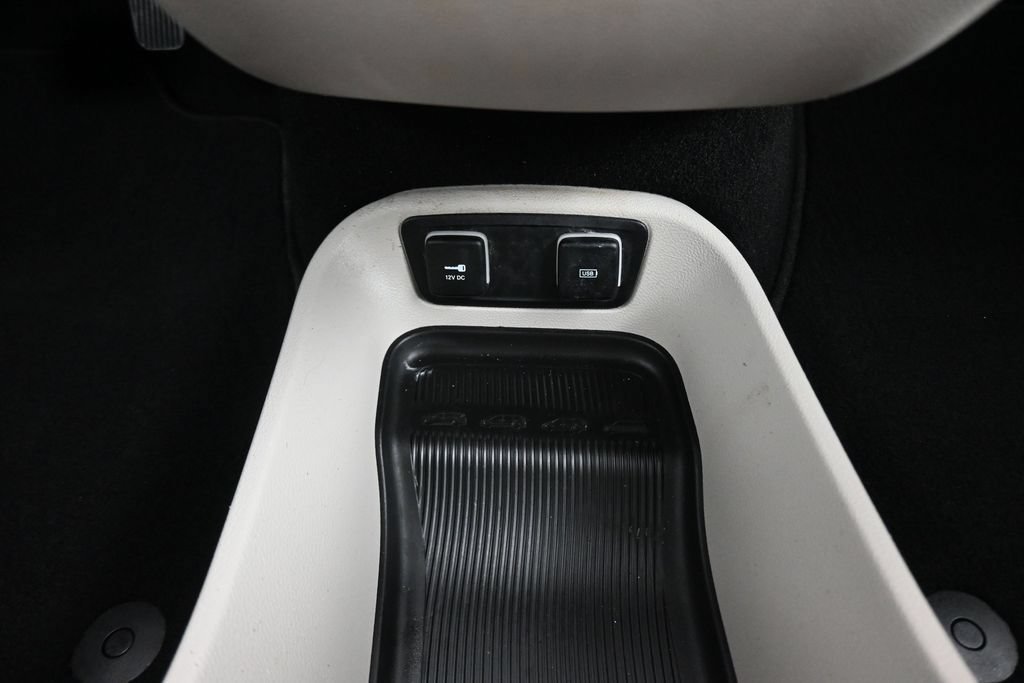 Used 2017 Chrysler Pacifica Touring-L w/ Tire & Wheel Group FWD image 20