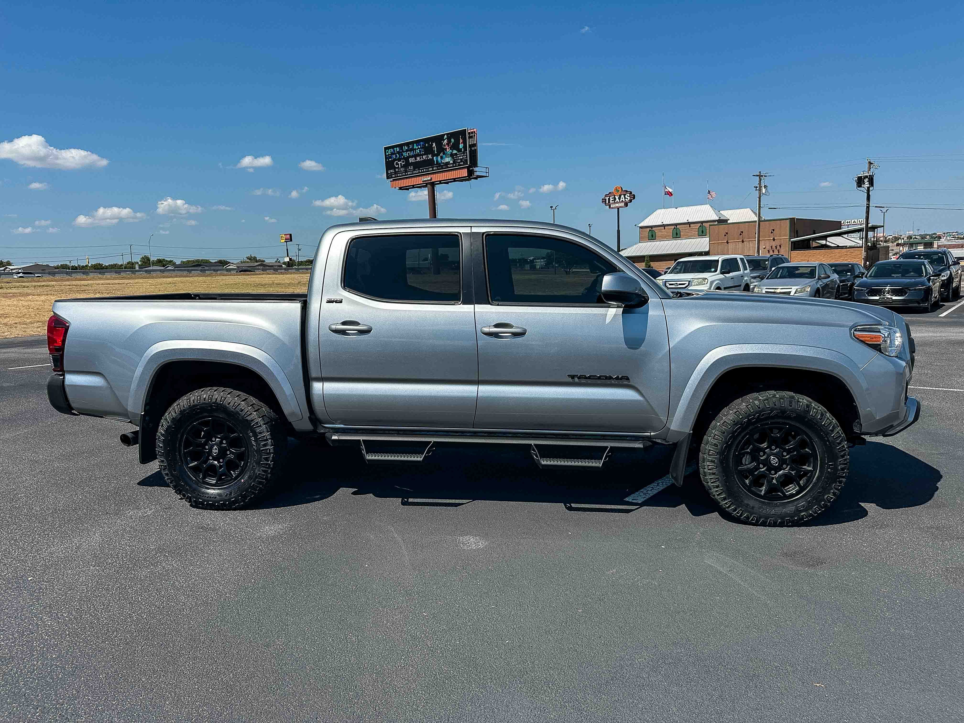 Used 2022 Toyota Tacoma SR5 RWD image 5
