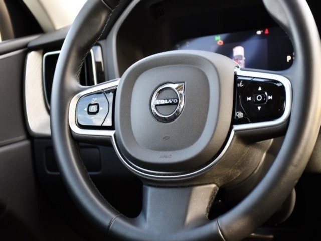 Certified 2025 Volvo XC60 B5 Plus image 18