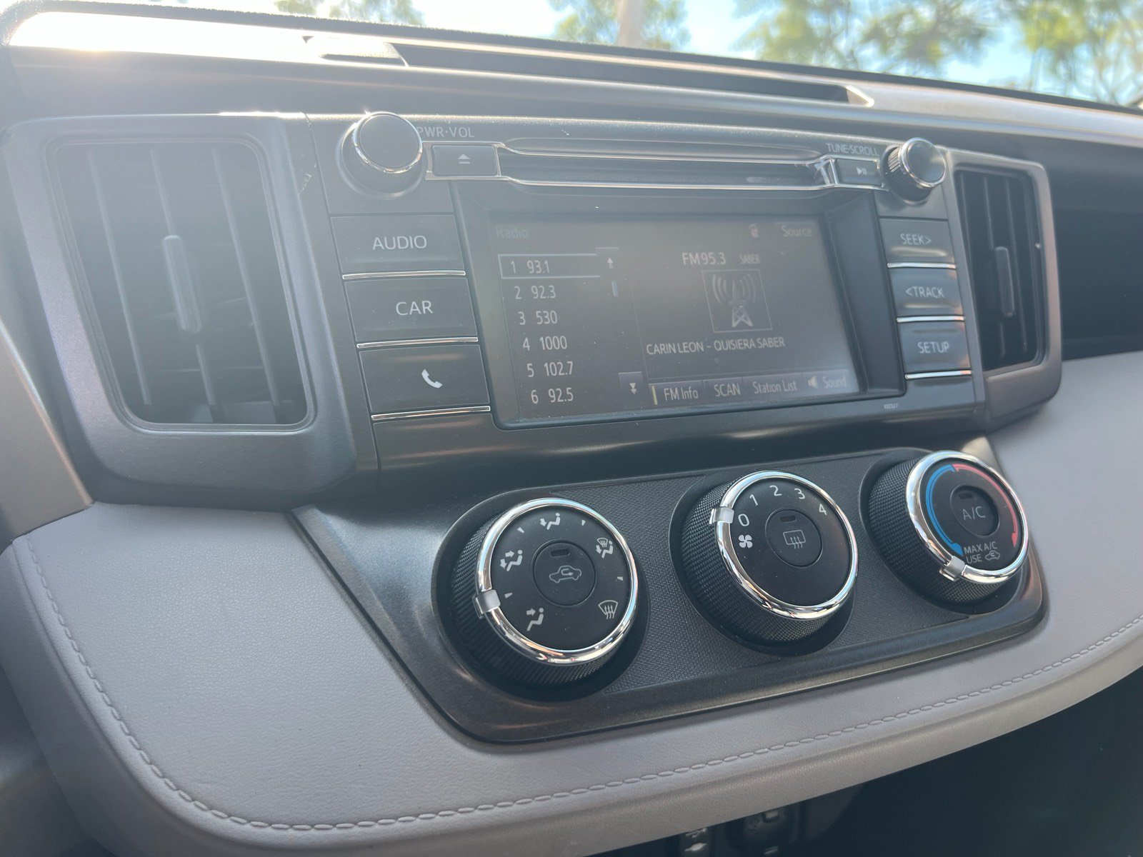 Used 2015 Toyota RAV4 LE FWD image 11