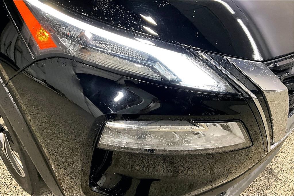 Used 2023 Nissan Rogue SV image 30