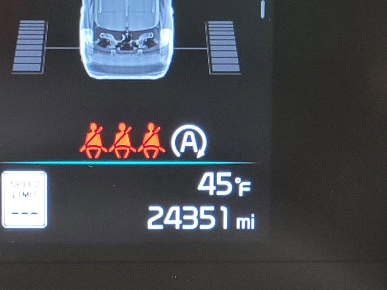 Used 2025 Kia Sportage LX image 3