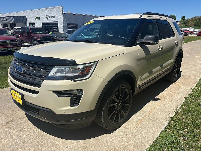 Used 2018 Ford Explorer XLT w/ Equipment Group 202A AWD/4WD image 13