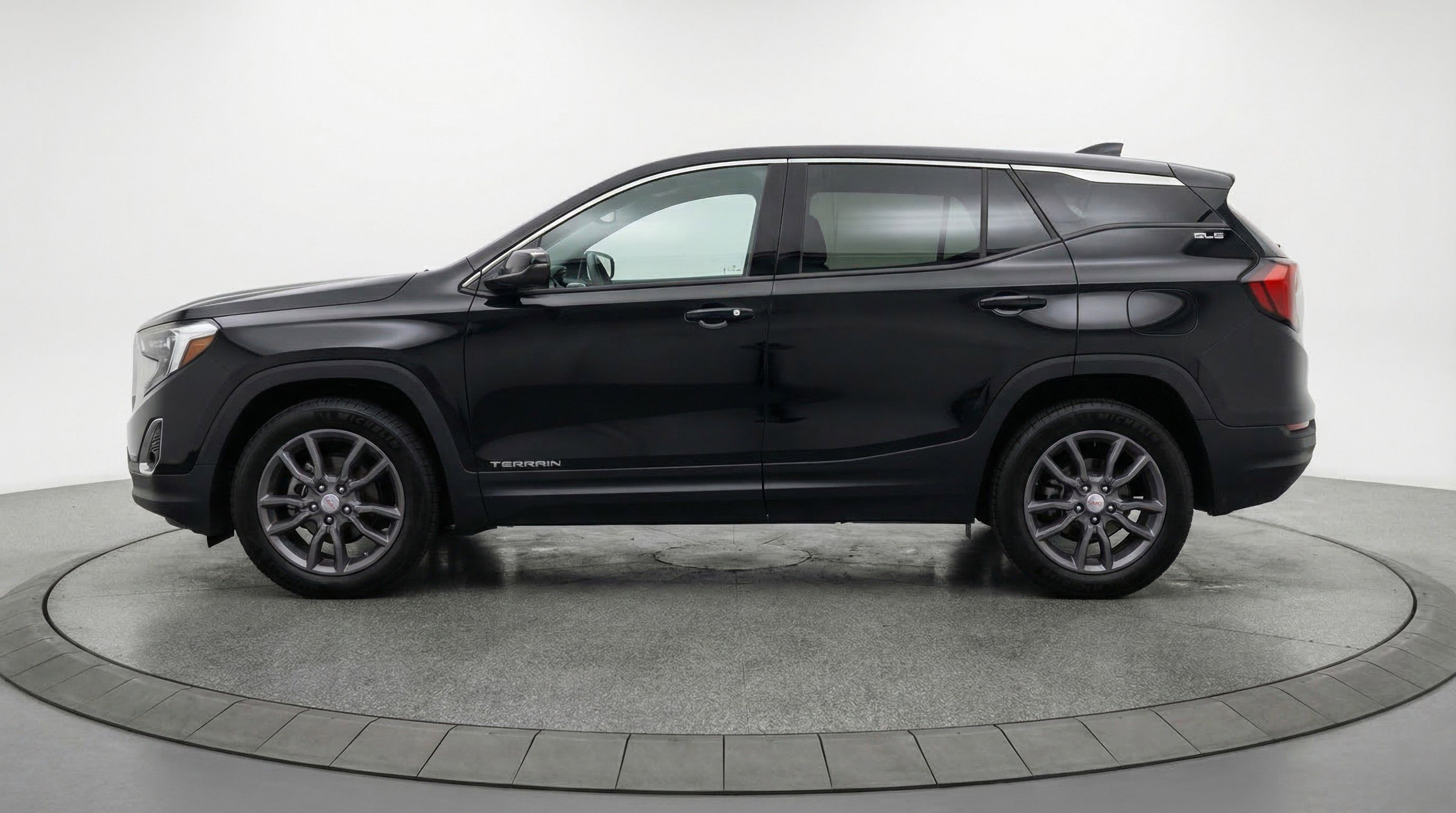 Used 2024 GMC Terrain SLT image 5