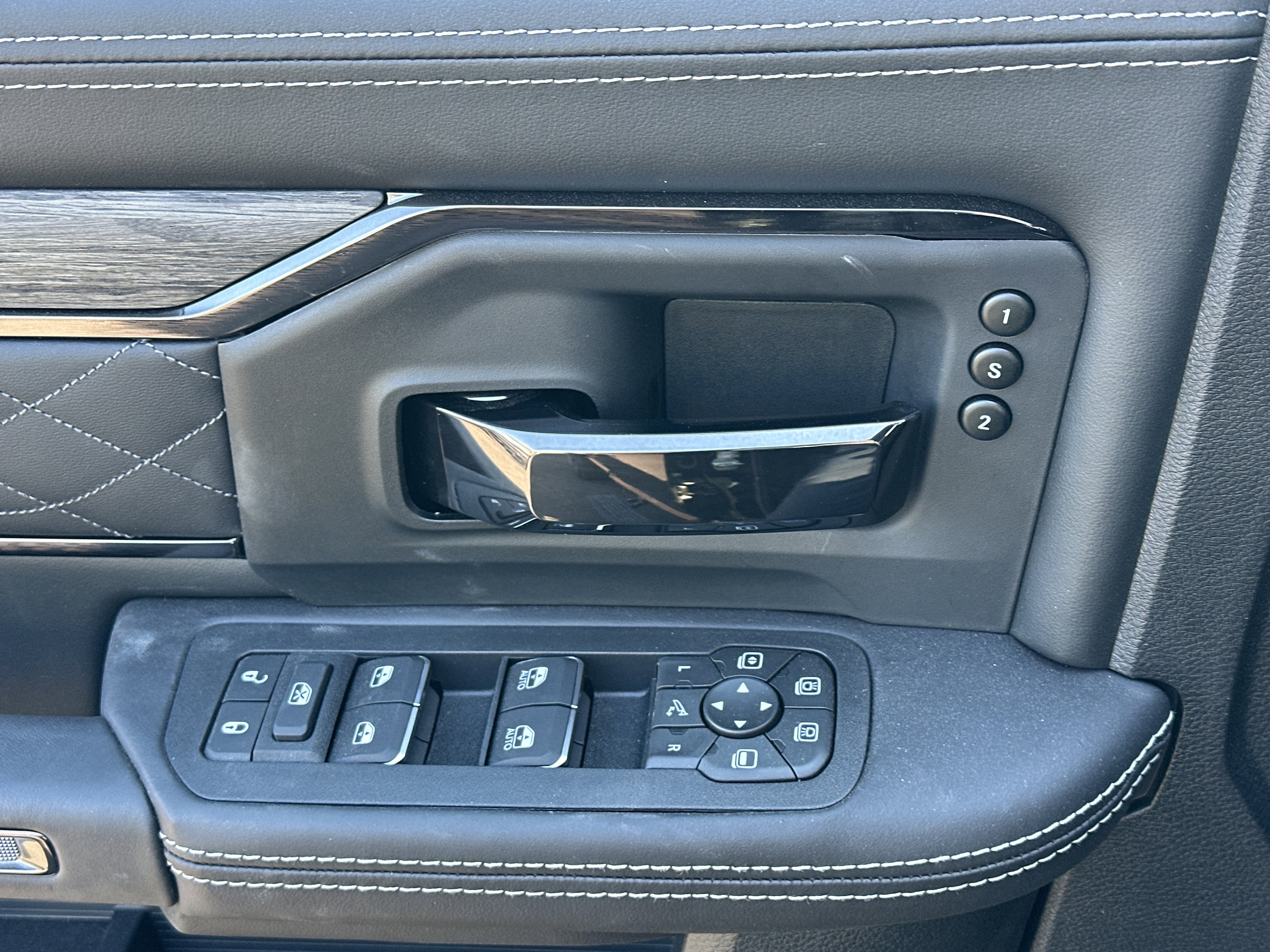 New 2026 RAM 2500 Limited AWD/4WD image 14