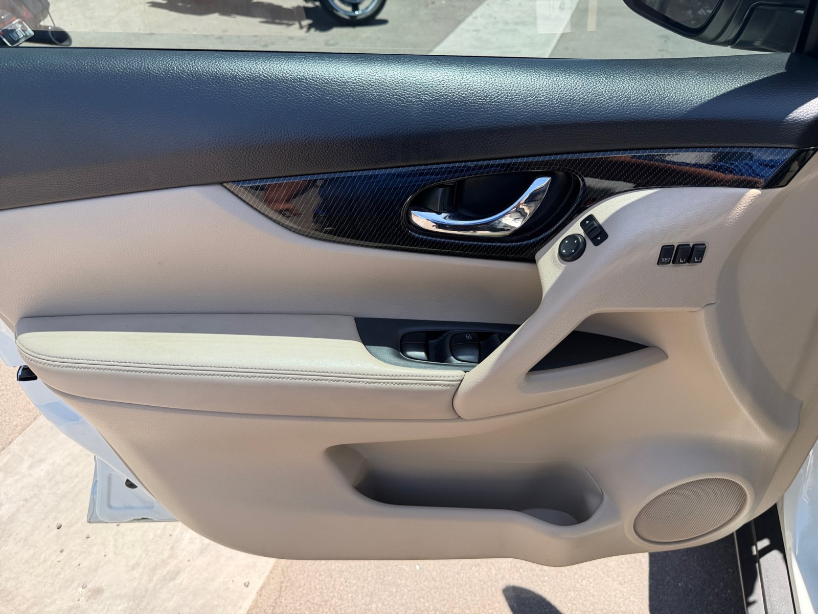 Used 2017 Nissan Rogue SL w/ SL Premium Package FWD image 13