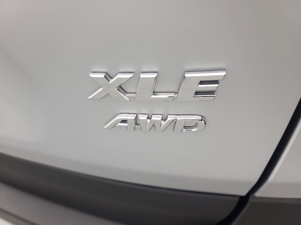 Used 2025 Toyota RAV4 XLE AWD/4WD image 13