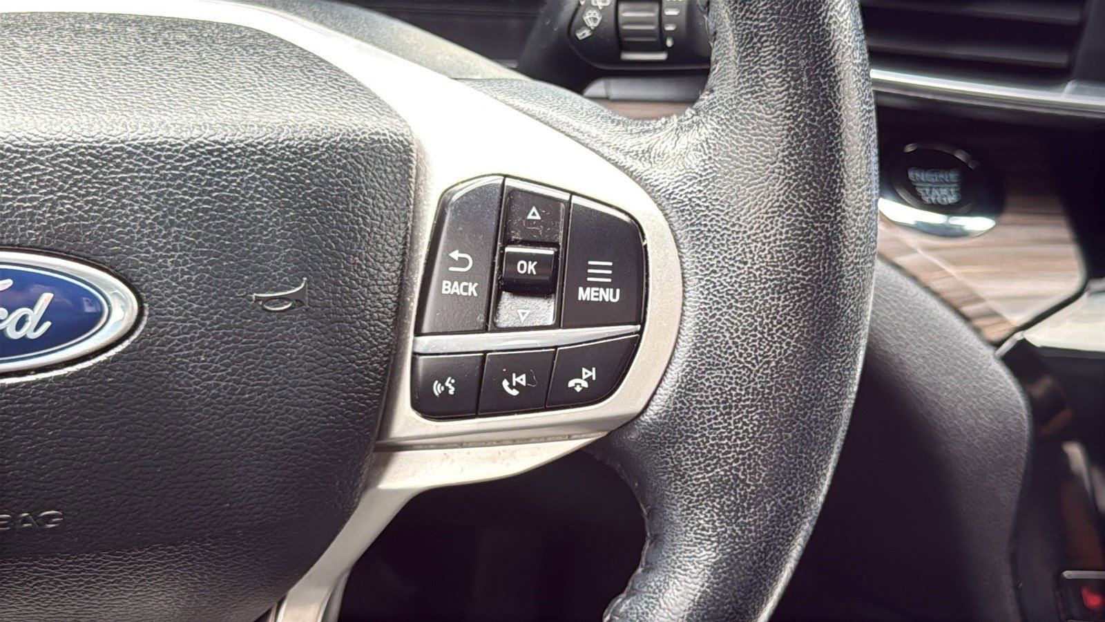 Used 2023 Ford Explorer Limited w/ Limited Technology Package RWD image 24