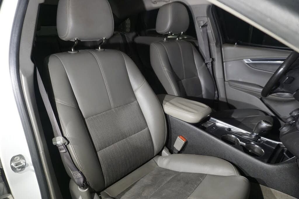 Used 2016 Chevrolet Impala LT image 13