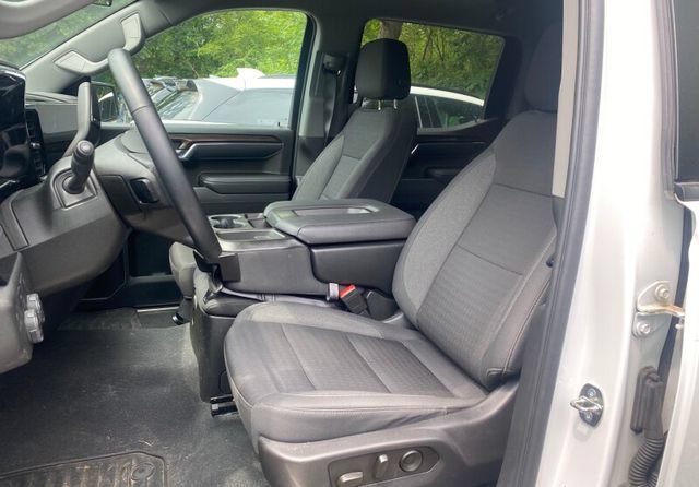 Used 2023 Chevrolet Silverado 1500 LT AWD/4WD image 5