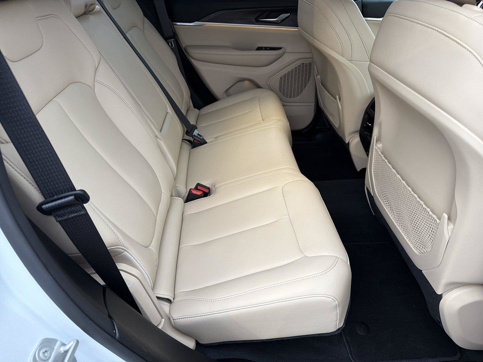 Used 2025 Jeep Grand Cherokee Limited AWD/4WD image 14
