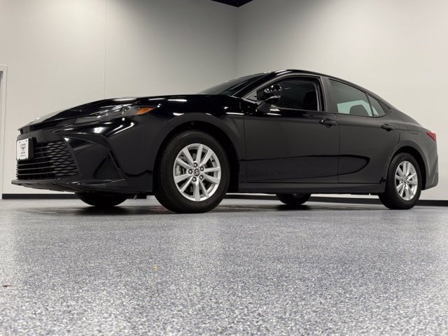 Used 2025 Toyota Camry LE FWD image 4