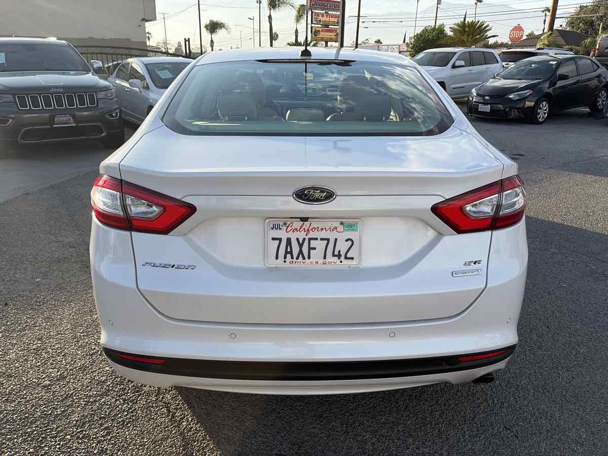 Used 2013 Ford Fusion SE FWD image 3