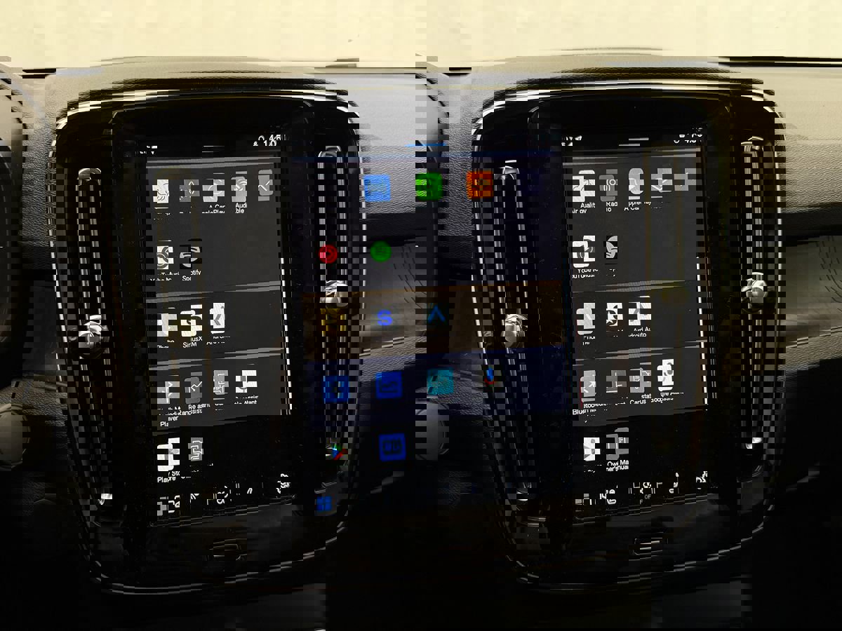 Used 2023 Volvo C40 P8 Recharge Ultimate image 27