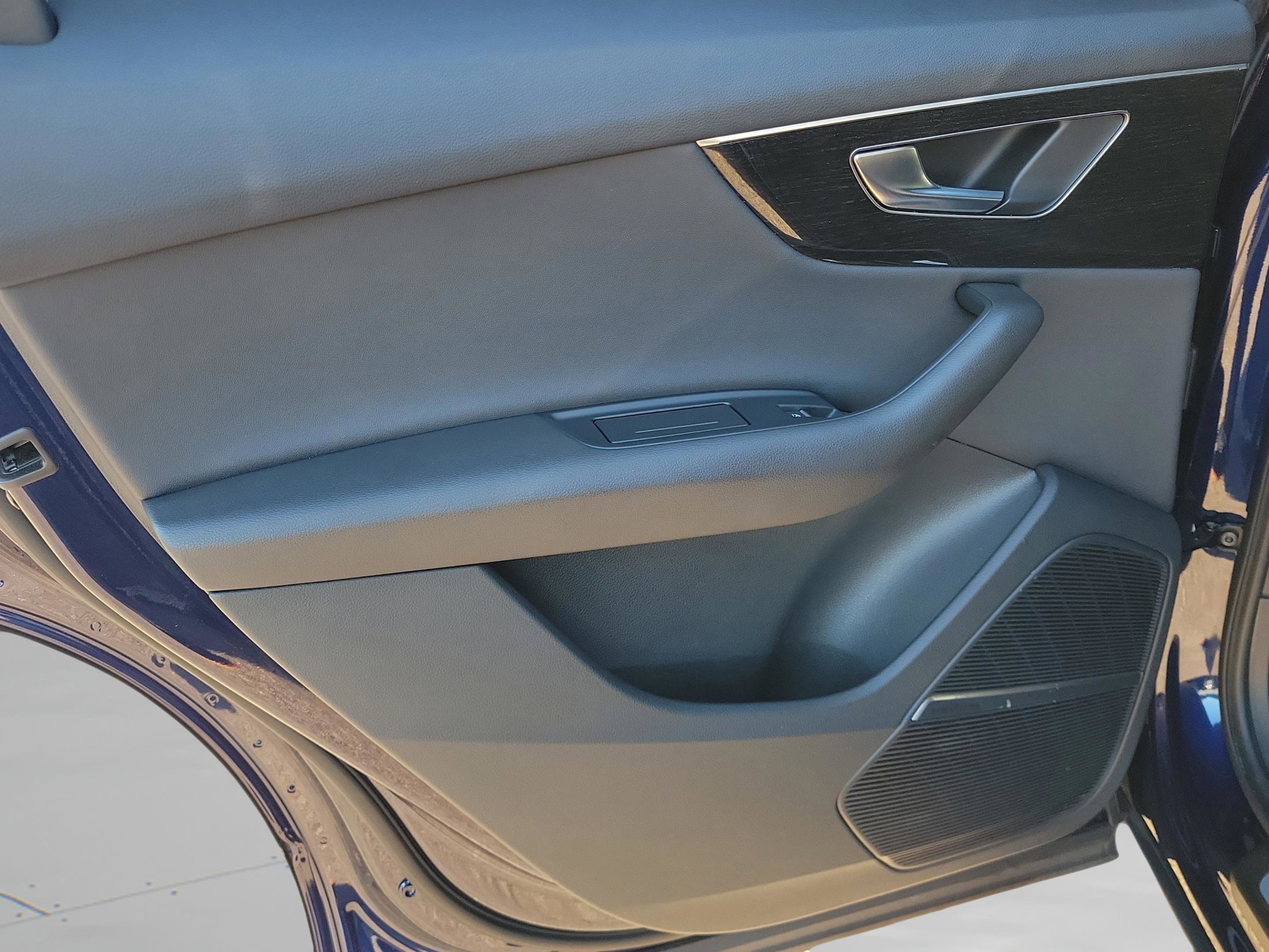 Used 2022 Audi Q7 Premium Plus w/ Premium Plus Package image 25