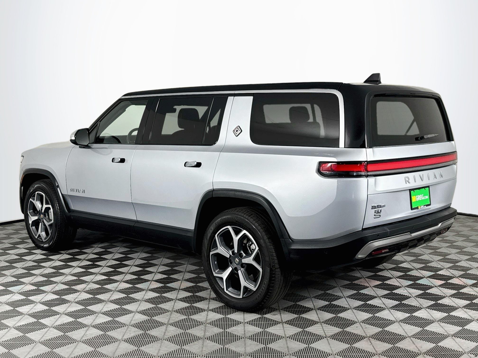 Used 2024 Rivian R1S Adventure AWD/4WD image 6