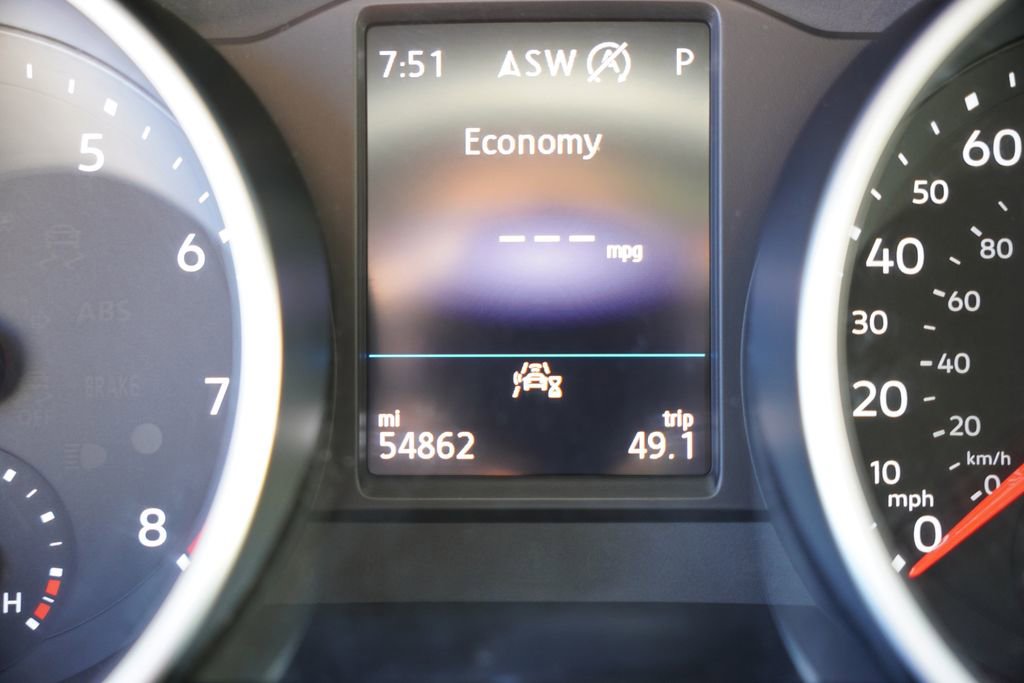 Used 2021 Volkswagen Tiguan SE w/ Panoramic Sunroof Package image 33