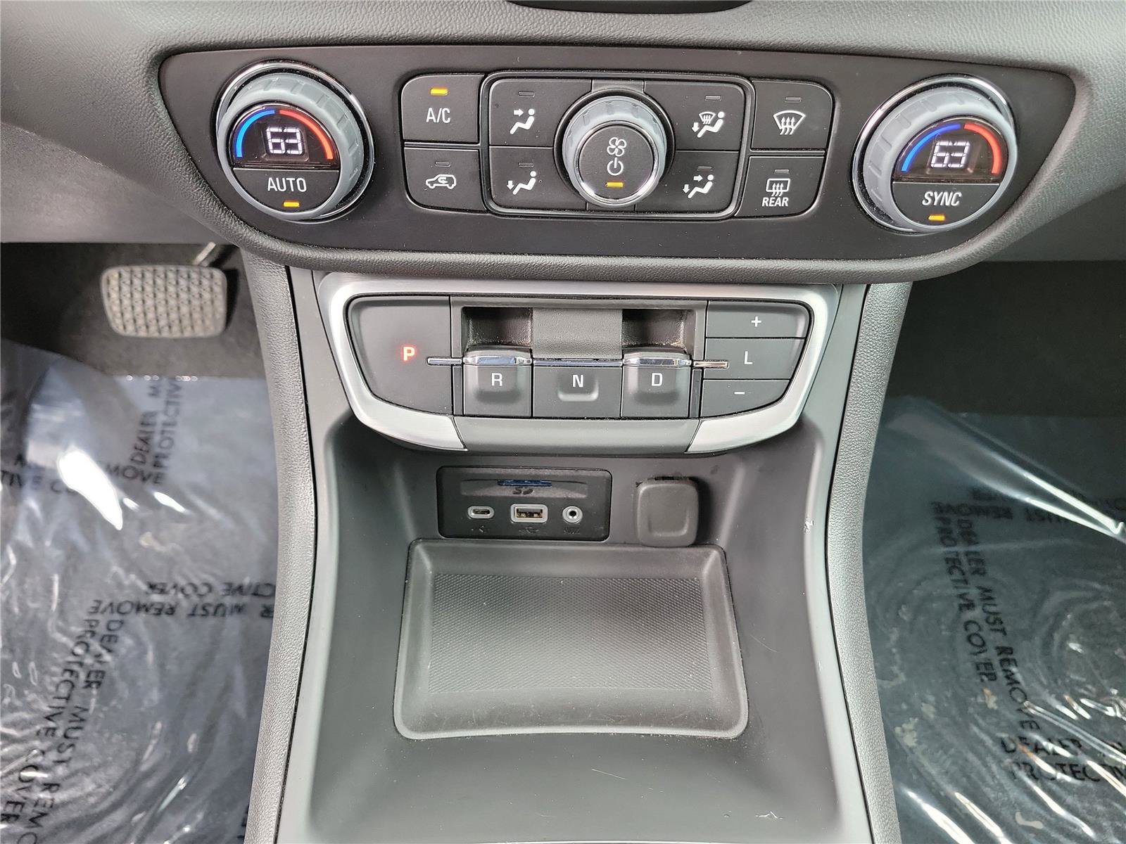 Used 2024 GMC Terrain SLT AWD/4WD image 31