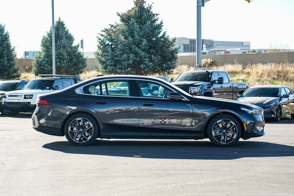 Used 2025 BMW i5 xDrive40 w/ Premium Package image 4