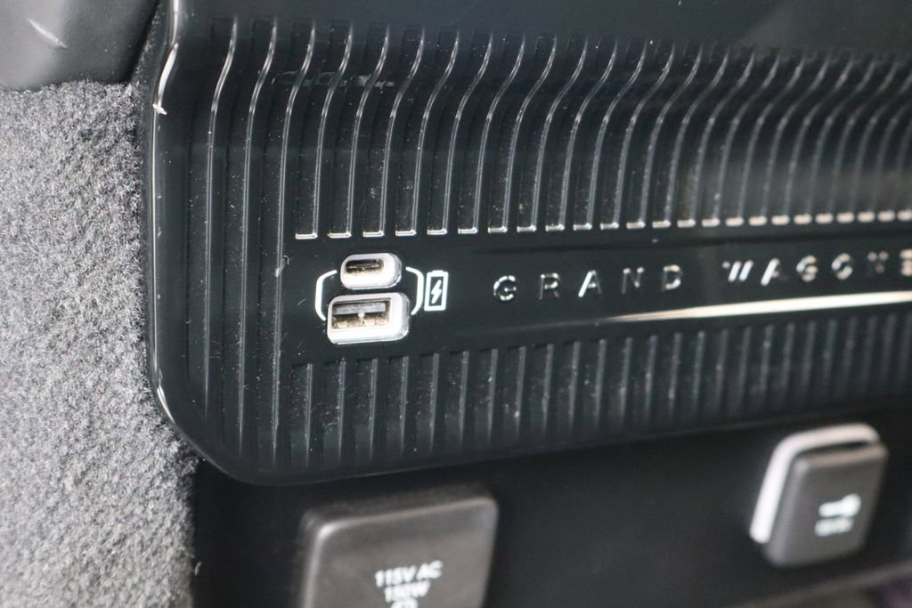 Used 2022 Jeep Grand Wagoneer Series III w/ Rear Seat Video Group 1 AWD/4WD image 38
