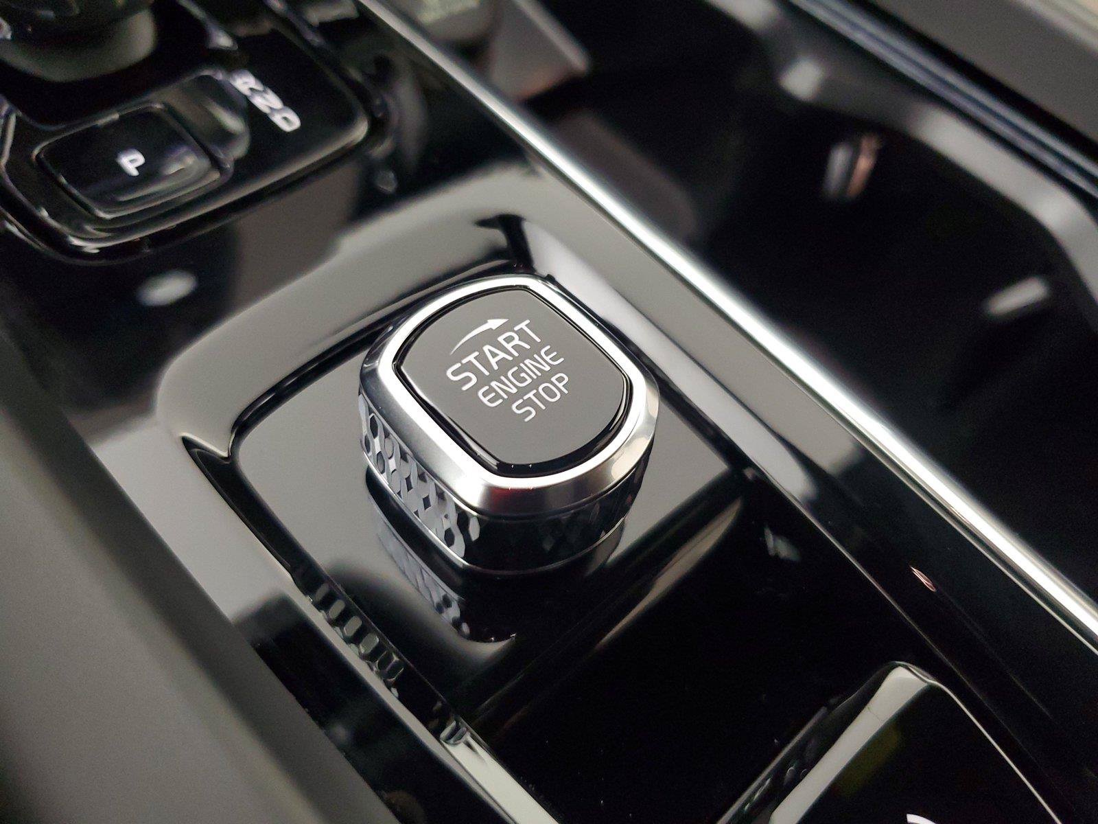 New 2027 Volvo XC60 B5 Plus AWD/4WD image 33