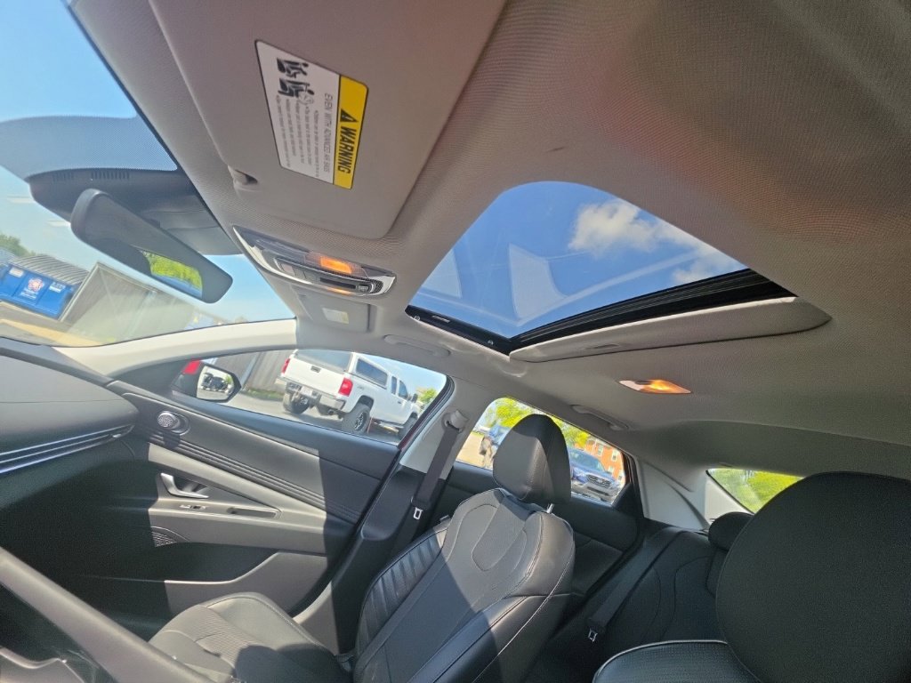 Used 2023 Hyundai Elantra Limited w/ Cargo Package FWD image 14