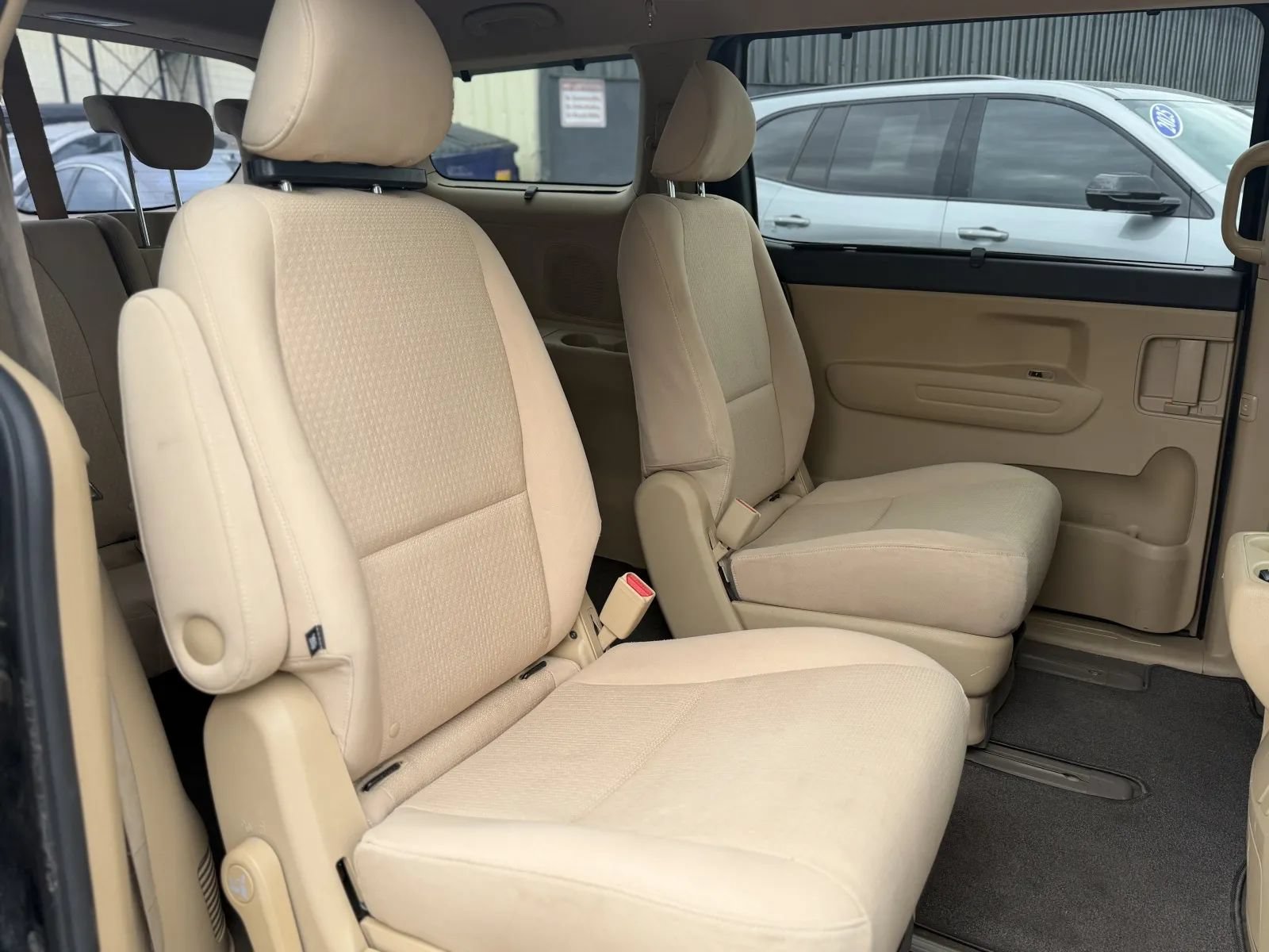 Used 2016 Kia Sedona LX w/ LX Convenience Package FWD image 19