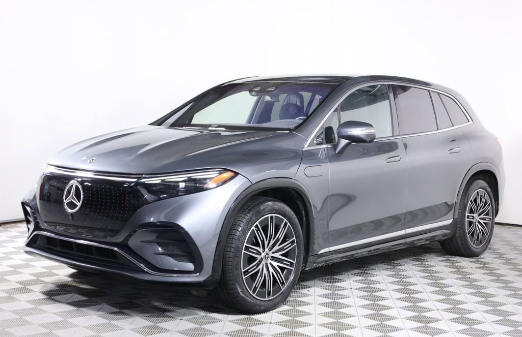 Used 2023 Mercedes-Benz EQS 580 4MATIC SUV w/ Exclusive Trim Package image 3