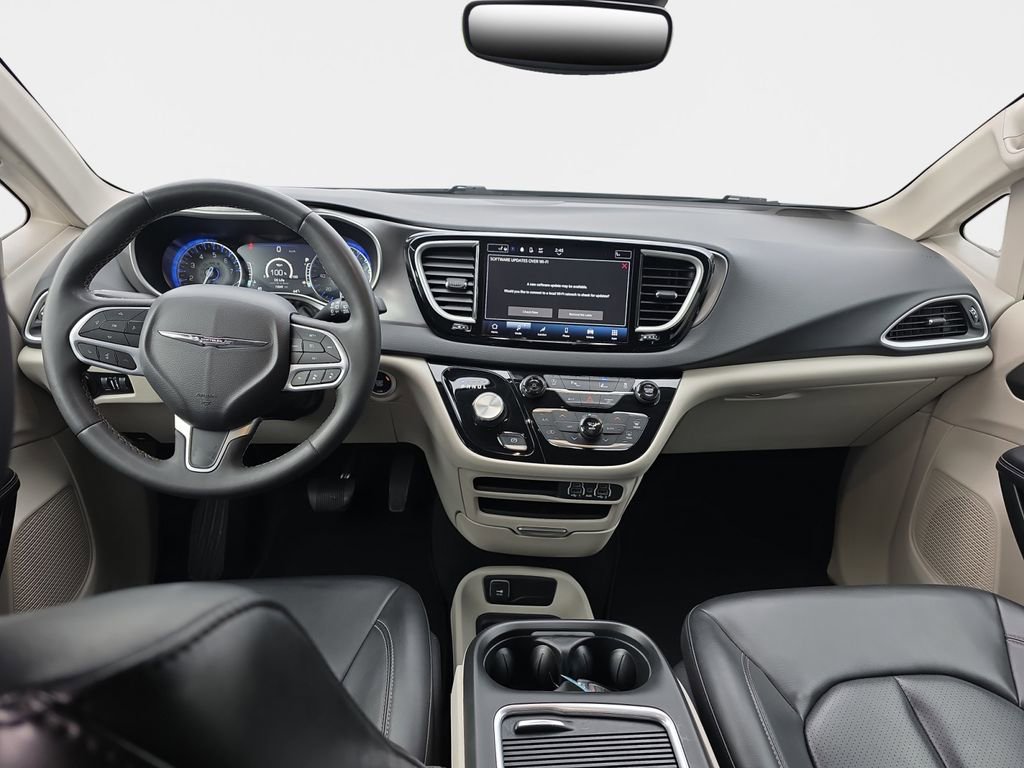 Used 2023 Chrysler Pacifica Touring-L FWD image 14