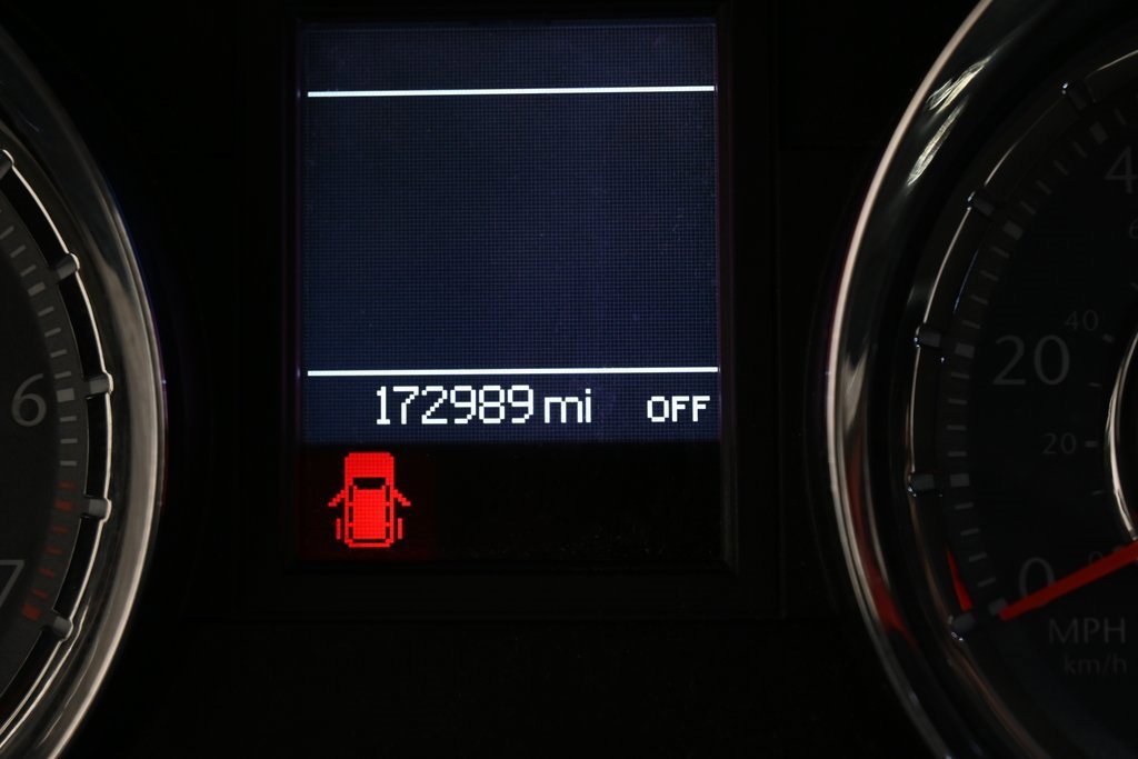 Used 2013 Chrysler Town & Country Touring image 29