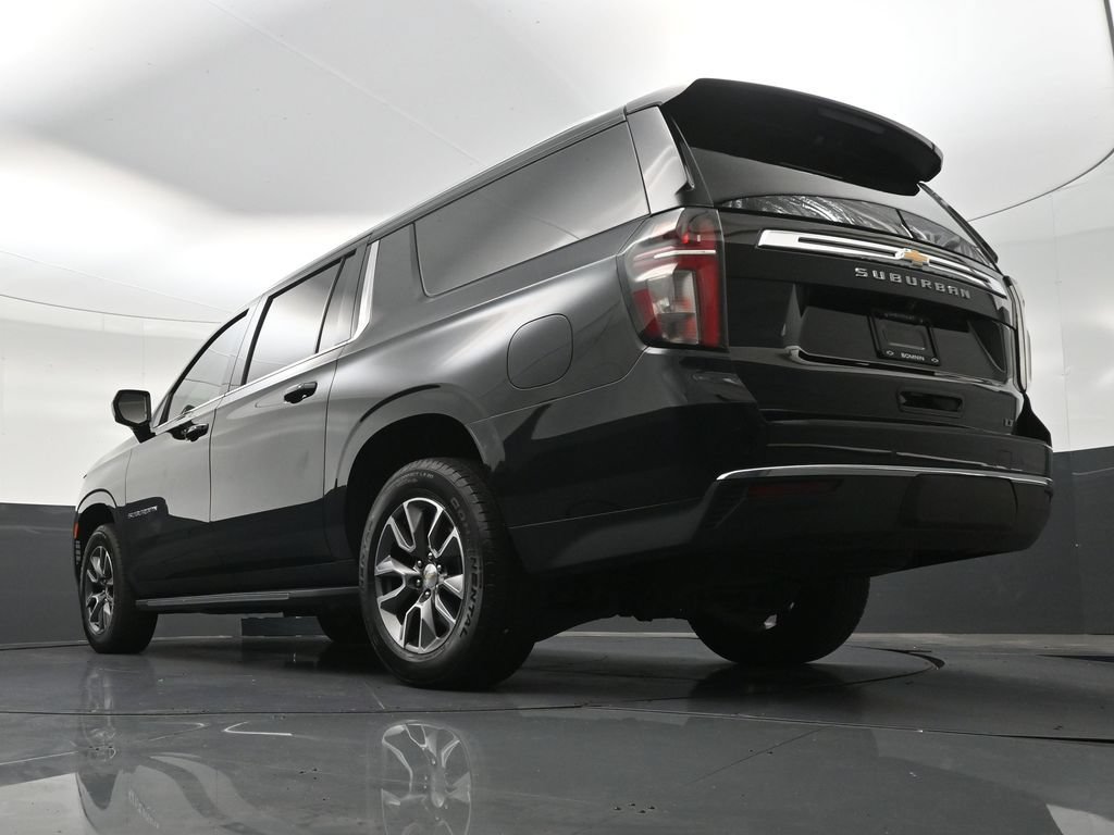 Used 2023 Chevrolet Suburban LT RWD image 28