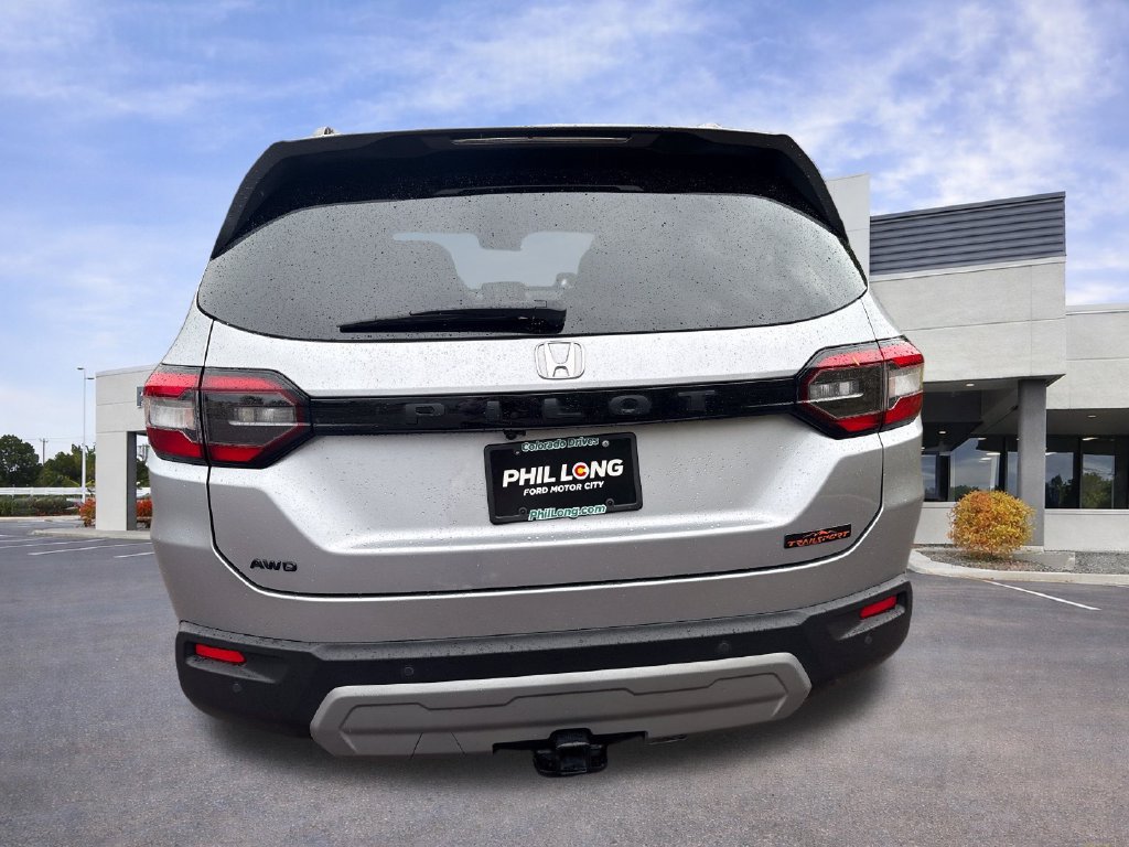 Used 2025 Honda Pilot TrailSport image 6
