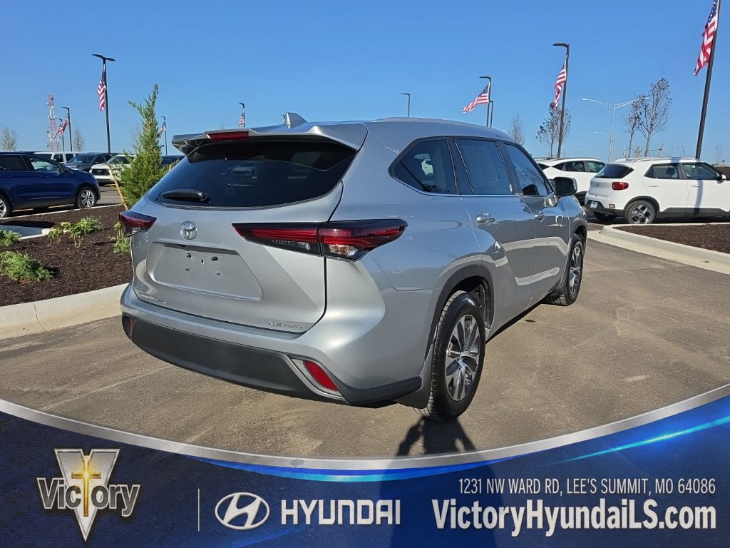 Used 2025 Toyota Highlander XLE AWD/4WD image 7