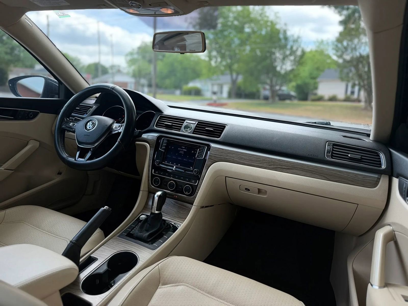 Used 2017 Volkswagen Passat 1.8T SE FWD image 12